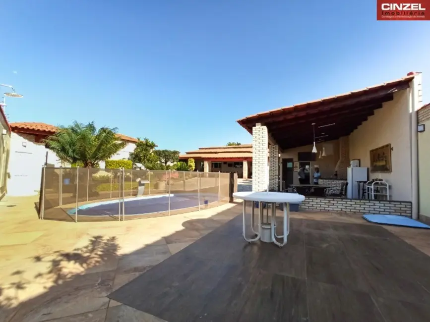 Foto 2 de Casa com 4 quartos à venda, 1000m2 em Taguatinga - DF