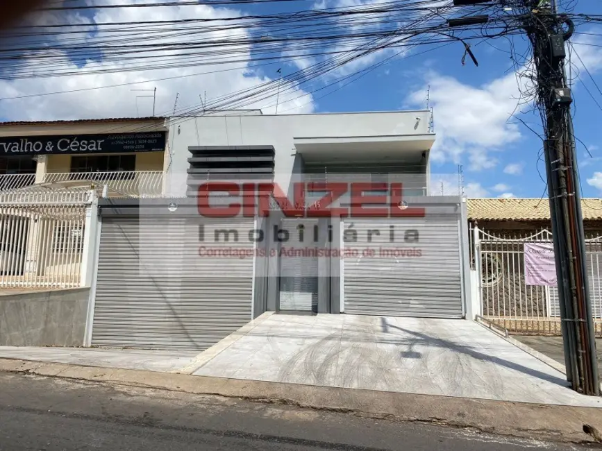 Foto 1 de Casa com 4 quartos à venda, 400m2 em Taguatinga - DF