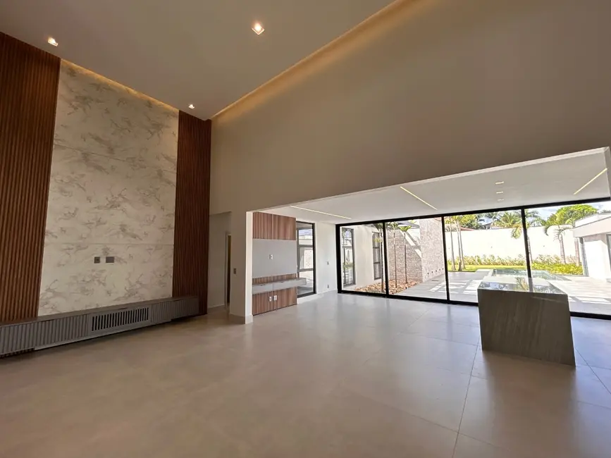 Casa com 4 quartos à venda, 790m2 em Setor Habitacional Arniqueira (Águas Claras), Brasilia - DF - imagem 3 Foto 3 de Casa com 4 quartos à venda, 790m2 em Setor Habitacional Arniqueira (Águas Claras), Brasilia - DF