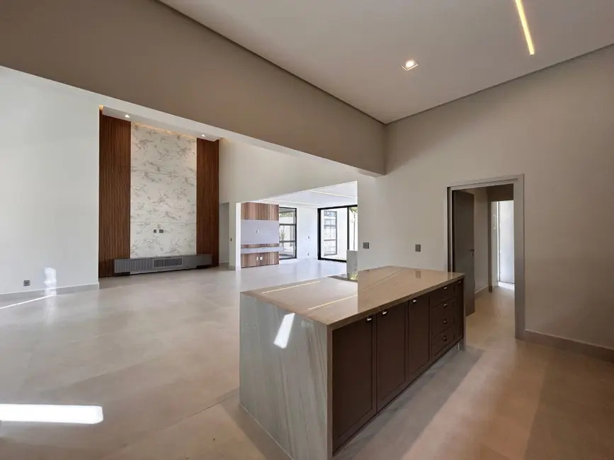 Casa com 4 quartos à venda, 790m2 em Setor Habitacional Arniqueira (Águas Claras), Brasilia - DF - imagem 4 Foto 4 de Casa com 4 quartos à venda, 790m2 em Setor Habitacional Arniqueira (Águas Claras), Brasilia - DF