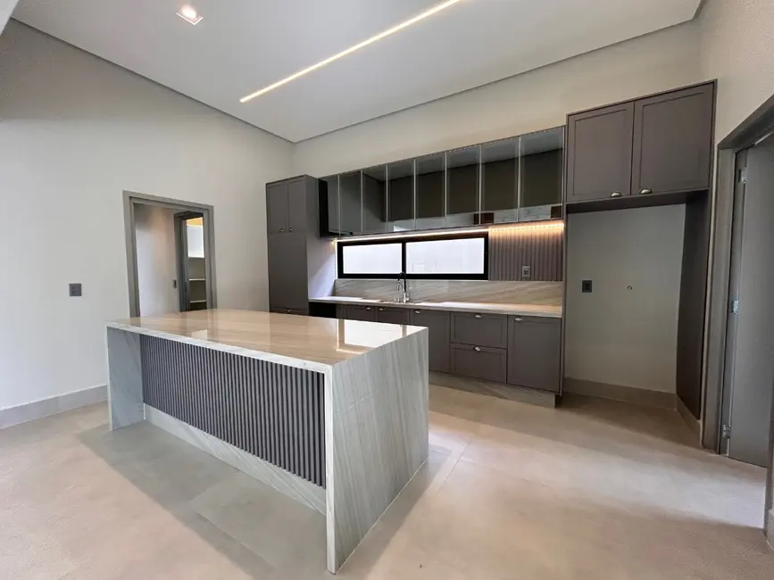 Casa com 4 quartos à venda, 790m2 em Setor Habitacional Arniqueira (Águas Claras), Brasilia - DF - imagem 5 Foto 5 de Casa com 4 quartos à venda, 790m2 em Setor Habitacional Arniqueira (Águas Claras), Brasilia - DF