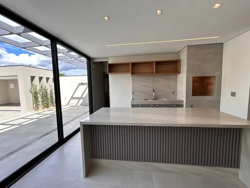 Casa com 4 quartos à venda, 790m2 em Setor Habitacional Arniqueira (Águas Claras), Brasilia - DF - imagem 9 Foto 9 de Casa com 4 quartos à venda, 790m2 em Setor Habitacional Arniqueira (Águas Claras), Brasilia - DF