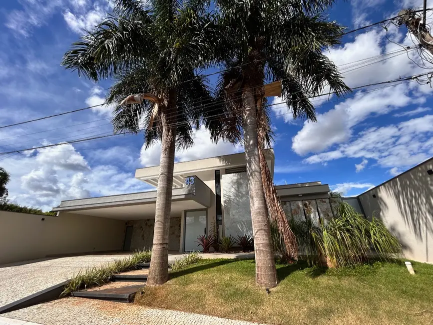 Casa com 4 quartos à venda, 790m2 em Setor Habitacional Arniqueira (Águas Claras), Brasilia - DF - imagem 1 Foto 1 de Casa com 4 quartos à venda, 790m2 em Setor Habitacional Arniqueira (Águas Claras), Brasilia - DF