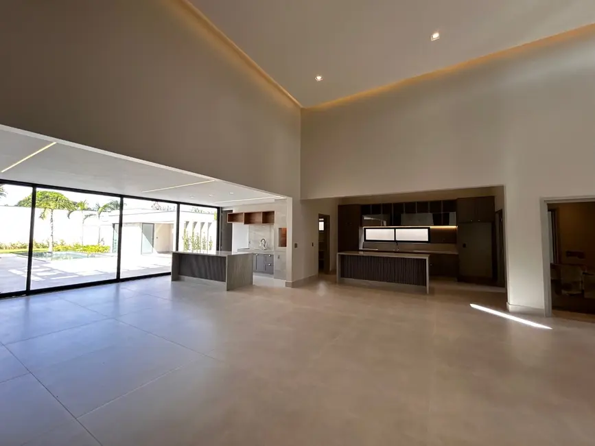 Casa com 4 quartos à venda, 790m2 em Setor Habitacional Arniqueira (Águas Claras), Brasilia - DF - imagem 6 Foto 6 de Casa com 4 quartos à venda, 790m2 em Setor Habitacional Arniqueira (Águas Claras), Brasilia - DF