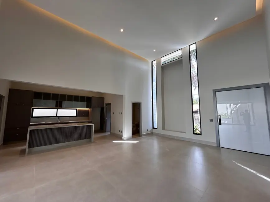 Casa com 4 quartos à venda, 790m2 em Setor Habitacional Arniqueira (Águas Claras), Brasilia - DF - imagem 7 Foto 7 de Casa com 4 quartos à venda, 790m2 em Setor Habitacional Arniqueira (Águas Claras), Brasilia - DF