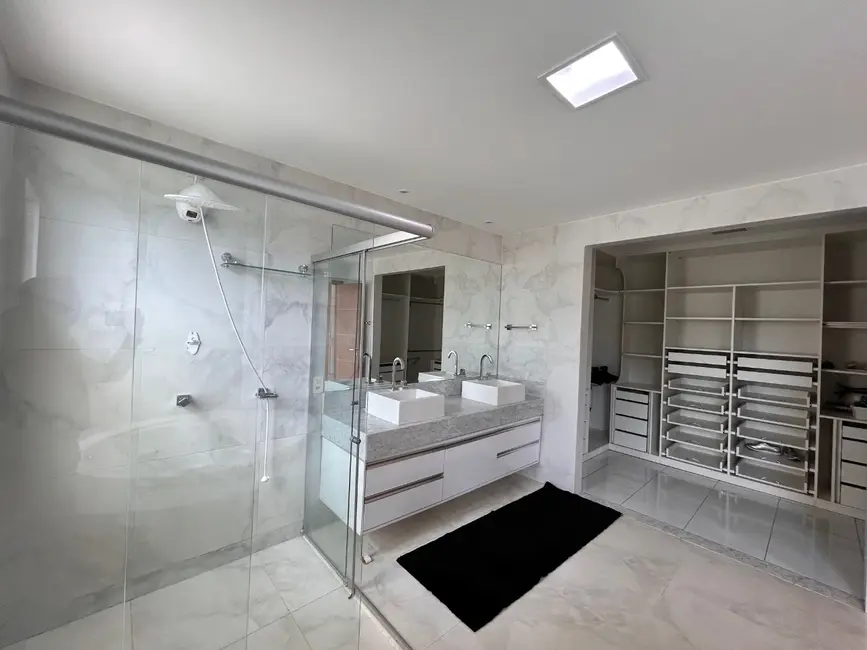 Casa com 5 quartos à venda, 800m2 em Setor Habitacional Samambaia (Vicente Pires), Brasilia - DF - imagem 9 Foto 9 de Casa com 5 quartos à venda, 800m2 em Setor Habitacional Samambaia (Vicente Pires), Brasilia - DF