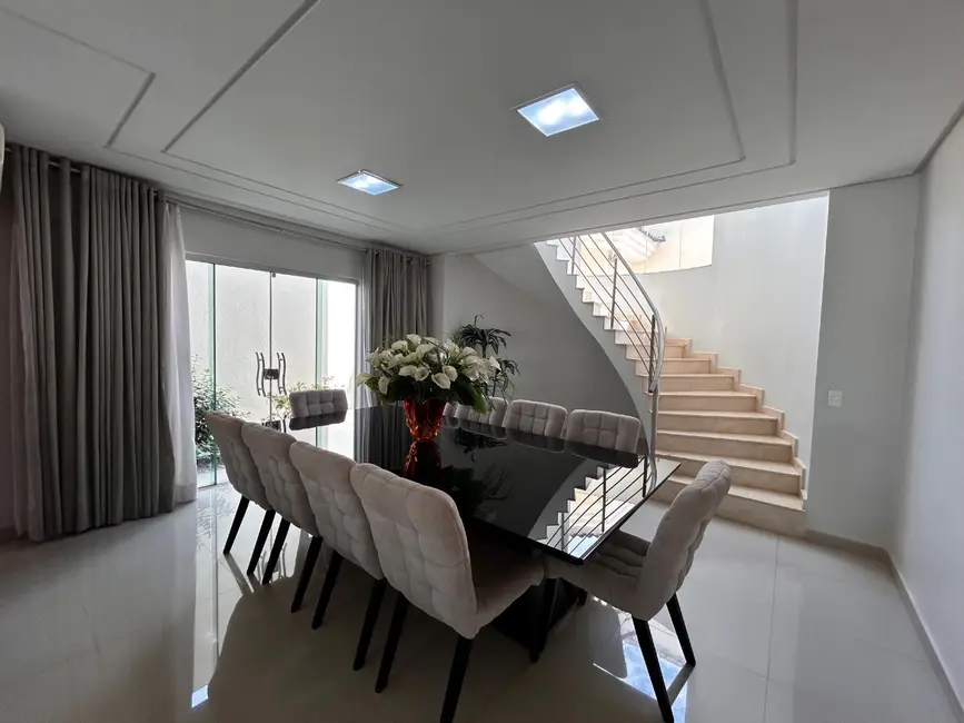 Casa com 5 quartos à venda, 800m2 em Setor Habitacional Samambaia (Vicente Pires), Brasilia - DF - imagem 4 Foto 4 de Casa com 5 quartos à venda, 800m2 em Setor Habitacional Samambaia (Vicente Pires), Brasilia - DF