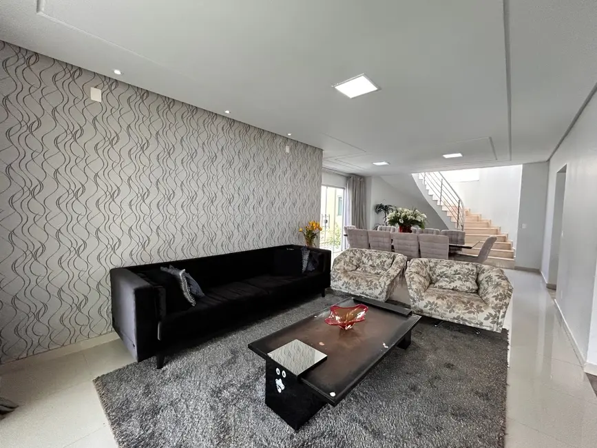 Casa com 5 quartos à venda, 800m2 em Setor Habitacional Samambaia (Vicente Pires), Brasilia - DF - imagem 3 Foto 3 de Casa com 5 quartos à venda, 800m2 em Setor Habitacional Samambaia (Vicente Pires), Brasilia - DF