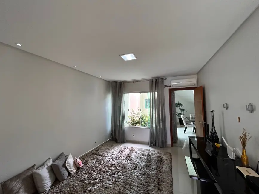 Casa com 5 quartos à venda, 800m2 em Setor Habitacional Samambaia (Vicente Pires), Brasilia - DF - imagem 6 Foto 6 de Casa com 5 quartos à venda, 800m2 em Setor Habitacional Samambaia (Vicente Pires), Brasilia - DF