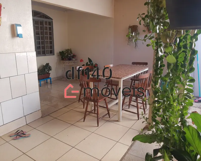 Casa com 4 quartos à venda, 240m2 em Brasilia - DF - imagem 3 Foto 3 de Casa com 4 quartos à venda, 240m2 em Brasilia - DF