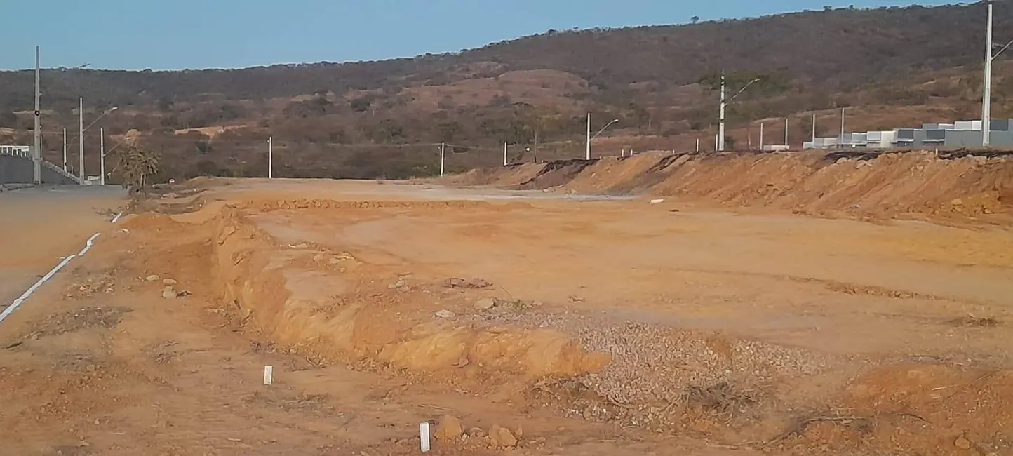 Foto 3 de Terreno / Lote à venda, 200m2 em Montes Claros - MG