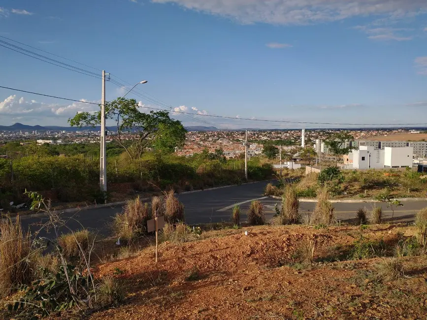 Foto 1 de Terreno / Lote à venda, 230m2 em Montes Claros - MG