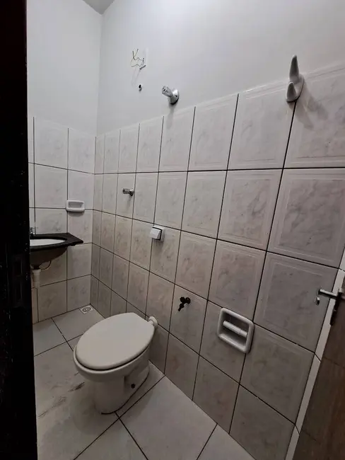 Foto 7 de Kitnet para alugar em Vila Guilhermina, Montes Claros - MG