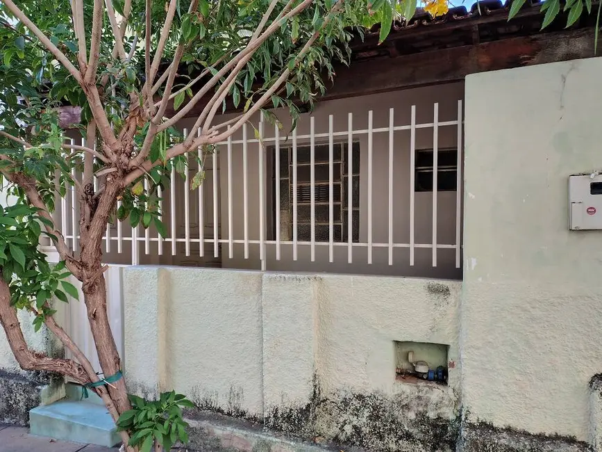 Foto 1 de Casa com 2 quartos para alugar, 80m2 em Centro, Montes Claros - MG