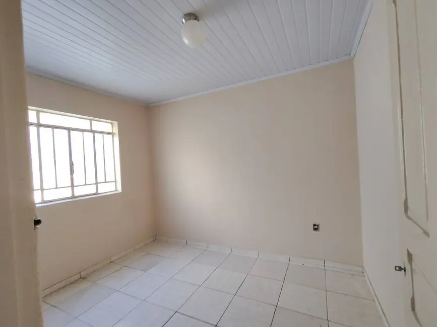 Foto 3 de Casa com 2 quartos para alugar, 80m2 em Centro, Montes Claros - MG