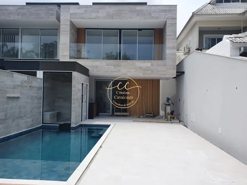 Casa de Condomínio com 4 quartos à venda, 430m2 em Barra da Tijuca, Rio De Janeiro - RJ - imagem 1 Foto 1 de Casa de Condomínio com 4 quartos à venda, 430m2 em Barra da Tijuca, Rio De Janeiro - RJ