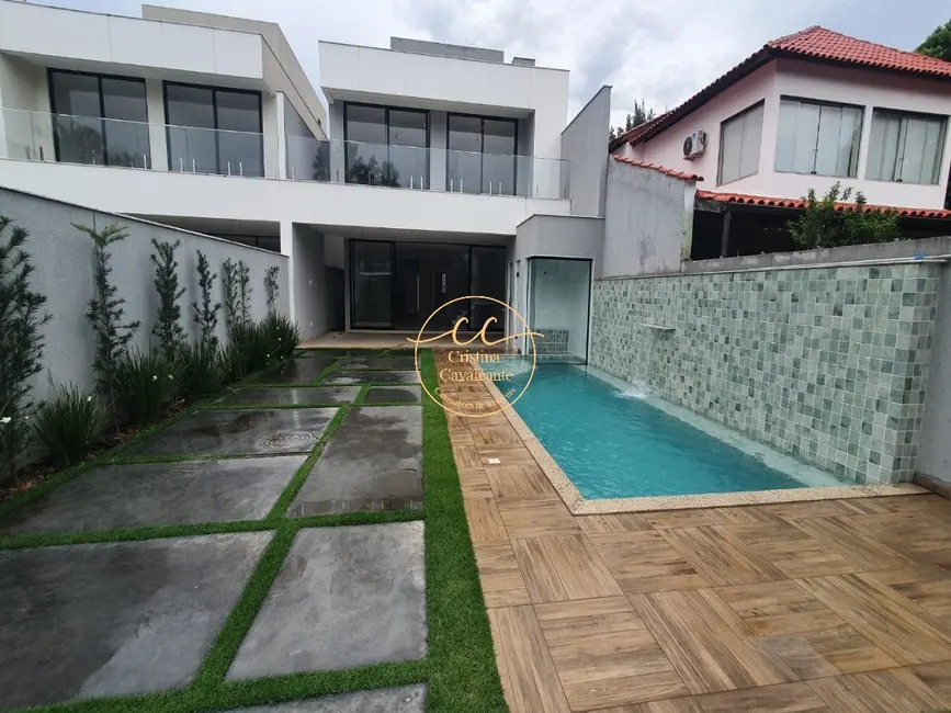 Casa de Condomínio com 4 quartos à venda, 380m2 em Barra da Tijuca, Rio De Janeiro - RJ - imagem 1 Foto 1 de Casa de Condomínio com 4 quartos à venda, 380m2 em Barra da Tijuca, Rio De Janeiro - RJ