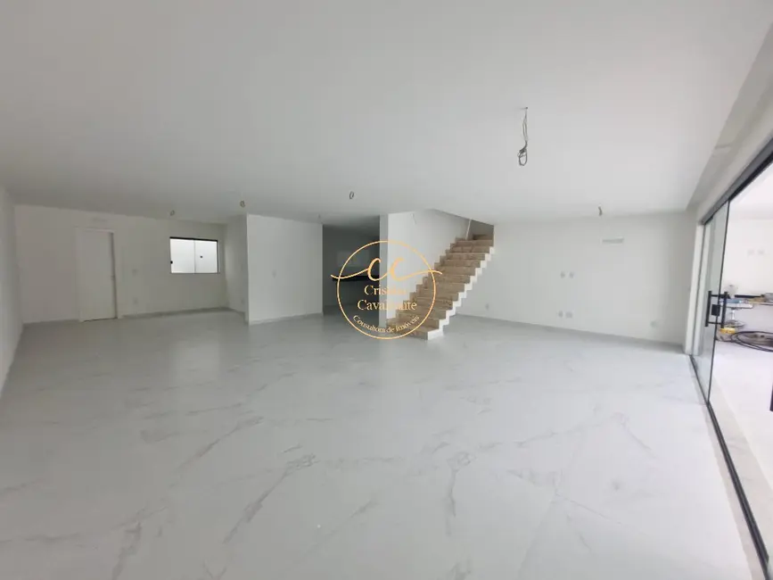 Casa de Condomínio com 3 quartos à venda, 370m2 em Recreio dos Bandeirantes, Rio De Janeiro - RJ - imagem 3 Foto 3 de Casa de Condomínio com 3 quartos à venda, 370m2 em Recreio dos Bandeirantes, Rio De Janeiro - RJ