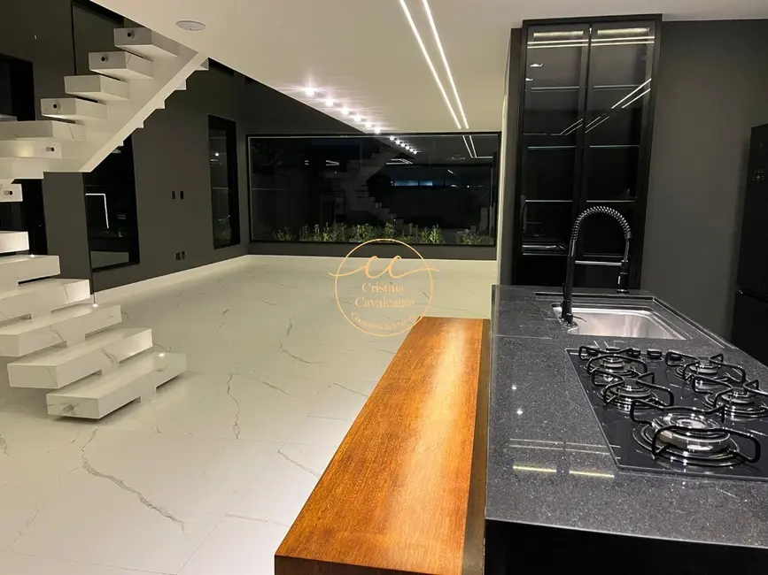 Casa de Condomínio com 5 quartos à venda, 350m2 em Recreio dos Bandeirantes, Rio De Janeiro - RJ - imagem 5 Foto 5 de Casa de Condomínio com 5 quartos à venda, 350m2 em Recreio dos Bandeirantes, Rio De Janeiro - RJ