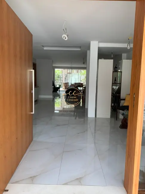 Casa de Condomínio com 5 quartos à venda, 500m2 em Anil, Rio De Janeiro - RJ - imagem 2 Foto 2 de Casa de Condomínio com 5 quartos à venda, 500m2 em Anil, Rio De Janeiro - RJ