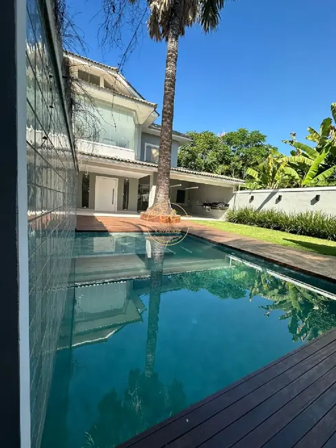 Casa de Condomínio com 4 quartos à venda, 362m2 em Barra da Tijuca, Rio De Janeiro - RJ - imagem 1 Foto 1 de Casa de Condomínio com 4 quartos à venda, 362m2 em Barra da Tijuca, Rio De Janeiro - RJ