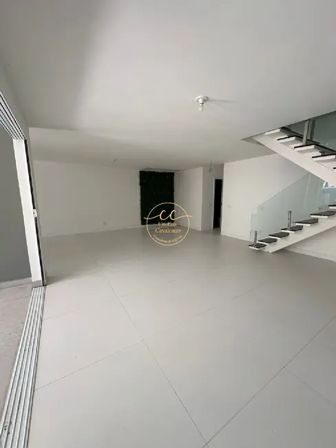 Casa de Condomínio com 4 quartos à venda, 362m2 em Barra da Tijuca, Rio De Janeiro - RJ - imagem 2 Foto 2 de Casa de Condomínio com 4 quartos à venda, 362m2 em Barra da Tijuca, Rio De Janeiro - RJ