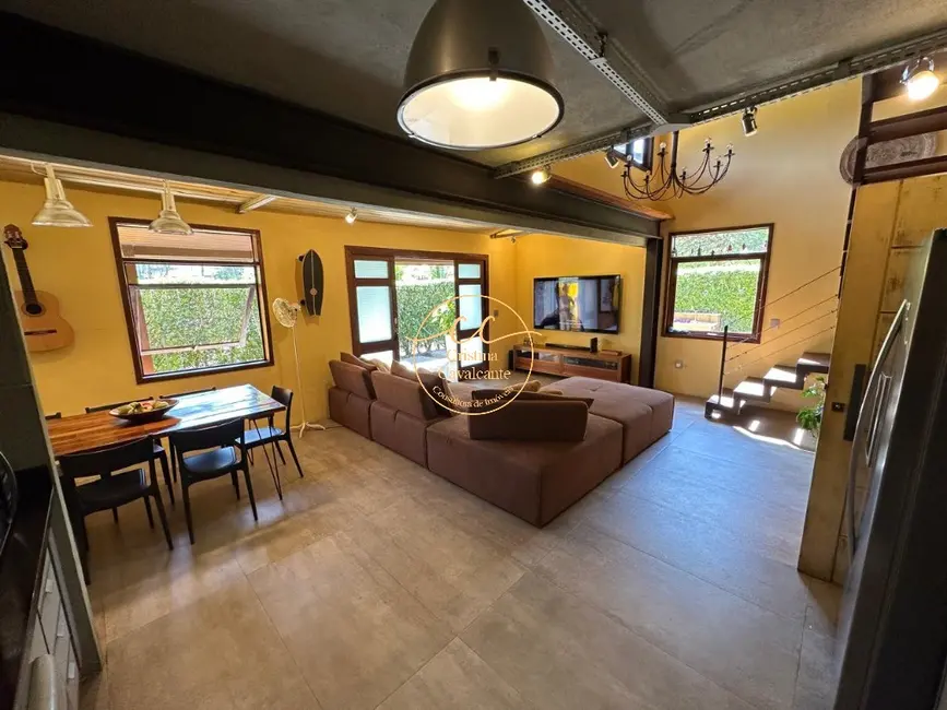 Casa de Condomínio com 3 quartos à venda, 200m2 em Vargem Grande, Rio De Janeiro - RJ - imagem 1 Foto 1 de Casa de Condomínio com 3 quartos à venda, 200m2 em Vargem Grande, Rio De Janeiro - RJ