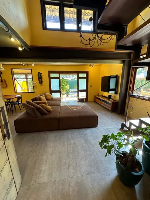 Casa de Condomínio com 3 quartos à venda, 200m2 em Vargem Grande, Rio De Janeiro - RJ - imagem 2 Foto 2 de Casa de Condomínio com 3 quartos à venda, 200m2 em Vargem Grande, Rio De Janeiro - RJ