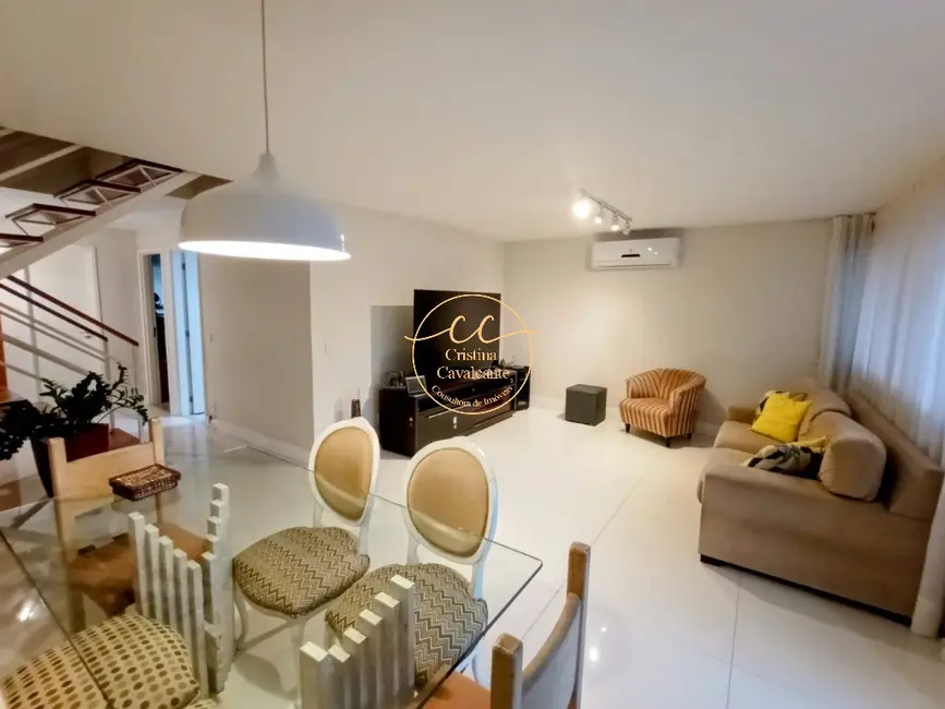 Casa de Condomínio com 5 quartos à venda, 209m2 em Recreio dos Bandeirantes, Rio De Janeiro - RJ - imagem 3 Foto 3 de Casa de Condomínio com 5 quartos à venda, 209m2 em Recreio dos Bandeirantes, Rio De Janeiro - RJ