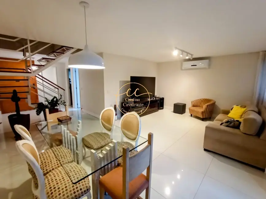 Casa de Condomínio com 5 quartos à venda, 209m2 em Recreio dos Bandeirantes, Rio De Janeiro - RJ - imagem 5 Foto 5 de Casa de Condomínio com 5 quartos à venda, 209m2 em Recreio dos Bandeirantes, Rio De Janeiro - RJ