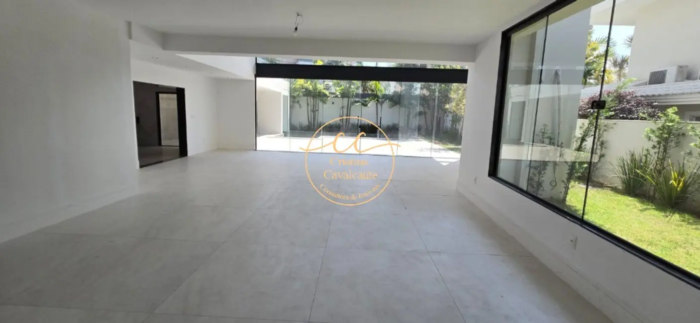 Casa de Condomínio com 5 quartos à venda, 860m2 em Barra da Tijuca, Rio De Janeiro - RJ - imagem 3 Foto 3 de Casa de Condomínio com 5 quartos à venda, 860m2 em Barra da Tijuca, Rio De Janeiro - RJ