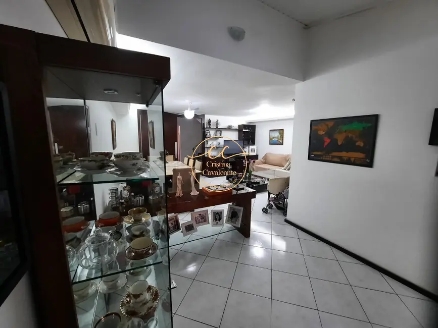 Casa de Condomínio com 3 quartos à venda, 380m2 em Anil, Rio De Janeiro - RJ - imagem 4 Foto 4 de Casa de Condomínio com 3 quartos à venda, 380m2 em Anil, Rio De Janeiro - RJ