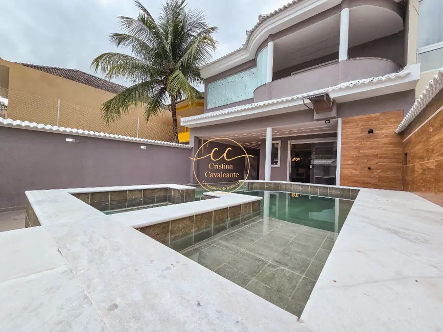 Casa de Condomínio com 3 quartos à venda, 308m2 em Vargem Pequena, Rio De Janeiro - RJ - imagem 1 Foto 1 de Casa de Condomínio com 3 quartos à venda, 308m2 em Vargem Pequena, Rio De Janeiro - RJ
