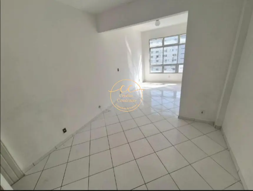 Apartamento com 1 quarto à venda, 34m2 em Copacabana, Rio De Janeiro - RJ - imagem 3 Foto 3 de Apartamento com 1 quarto à venda, 34m2 em Copacabana, Rio De Janeiro - RJ