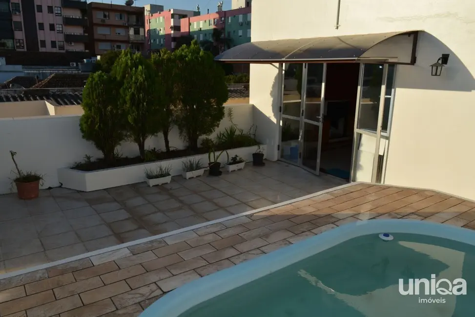 Foto 3 de Cobertura com 3 quartos à venda, 255m2 em Nossa Senhora de Fátima, Santa Maria - RS
