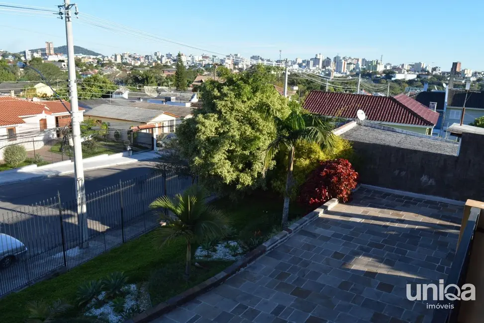 Foto 2 de Casa com 4 quartos à venda, 402m2 em Itararé, Santa Maria - RS