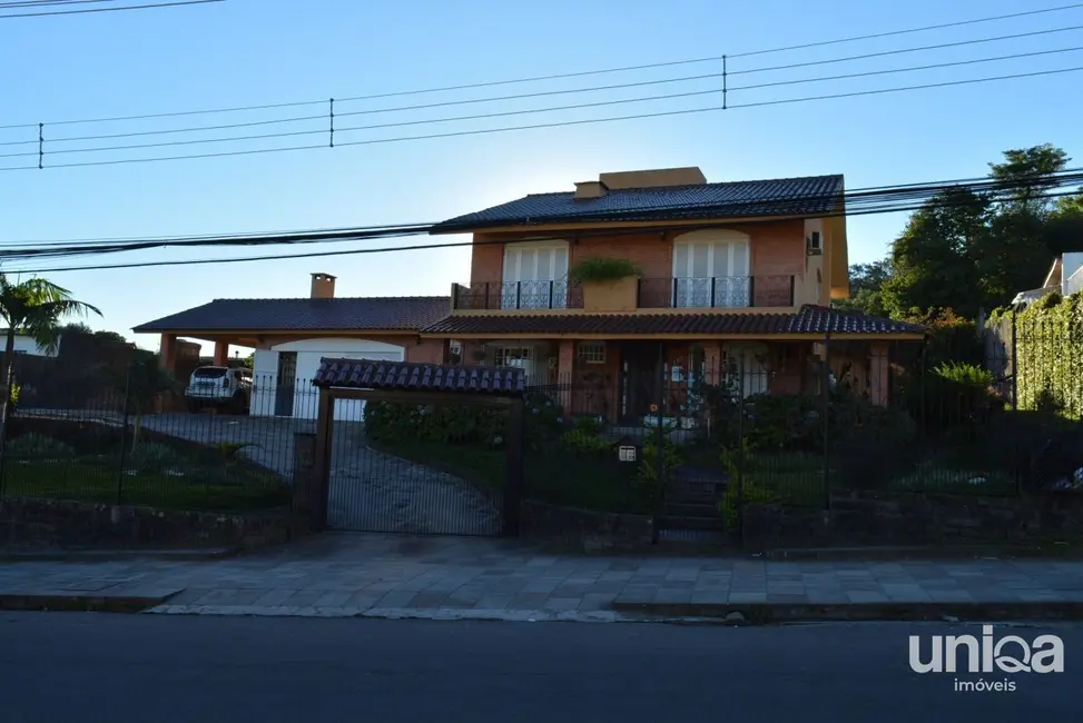 Foto 1 de Casa com 4 quartos à venda, 402m2 em Itararé, Santa Maria - RS