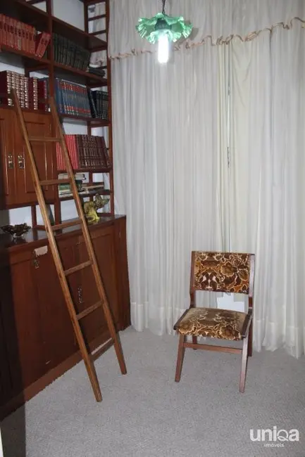 Casa com 3 quartos à venda, 255m2 em Menino Jesus, Santa Maria - RS - imagem 4 Foto 4 de Casa com 3 quartos à venda, 255m2 em Menino Jesus, Santa Maria - RS