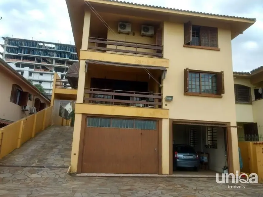 Casa com 4 quartos à venda, 411m2 em Nossa Senhora de Lourdes, Santa Maria - RS - imagem 2 Foto 2 de Casa com 4 quartos à venda, 411m2 em Nossa Senhora de Lourdes, Santa Maria - RS