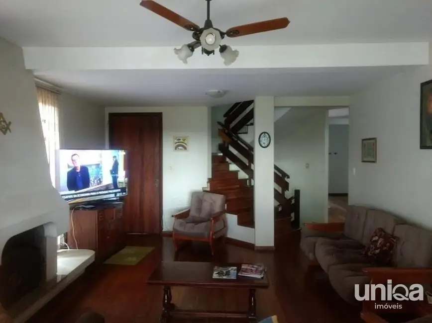 Foto 3 de Casa com 4 quartos à venda, 411m2 em Nossa Senhora de Lourdes, Santa Maria - RS