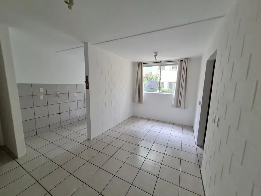 Foto 2 de Apartamento com 2 quartos à venda, 44m2 em Uglione, Santa Maria - RS