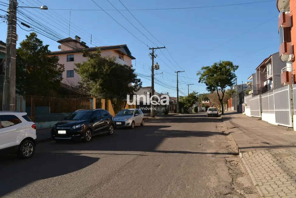 Foto 2 de Casa com 6 quartos à venda, 360m2 em Nossa Senhora de Lourdes, Santa Maria - RS
