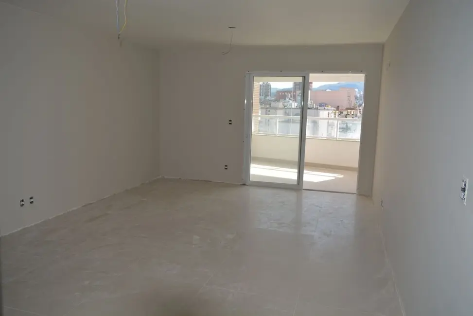 Foto 2 de Apartamento com 3 quartos à venda, 123m2 em Nossa Senhora de Lourdes, Santa Maria - RS