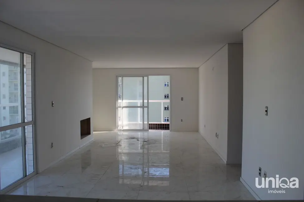 Foto 5 de Apartamento com 3 quartos à venda, 165m2 em Nossa Senhora do Rosário, Santa Maria - RS