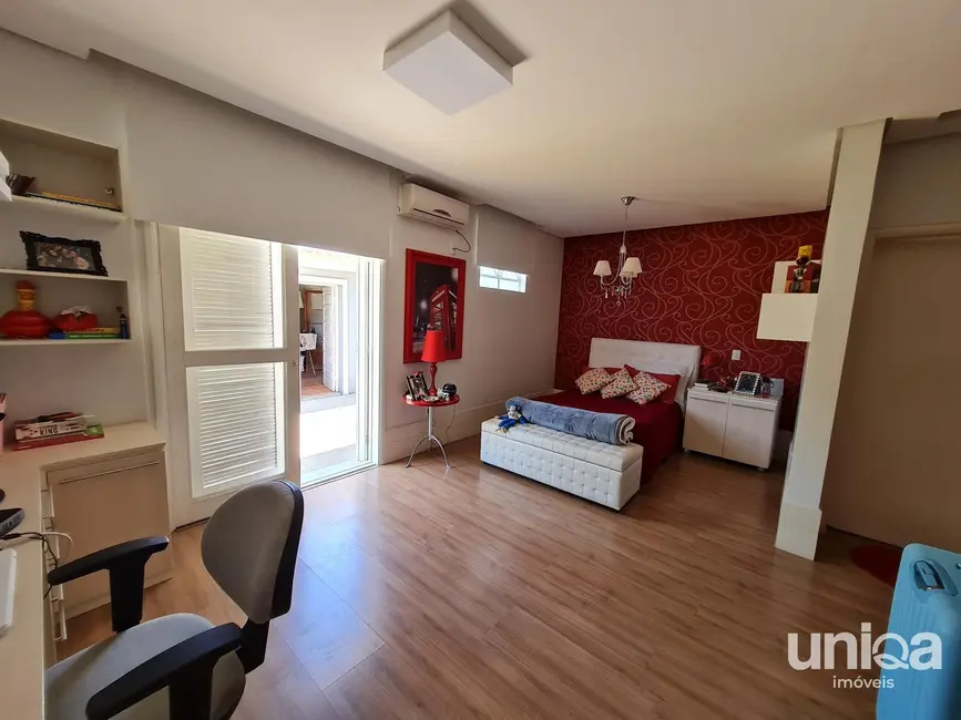 Casa com 3 quartos à venda, 357m2 em Camobi, Santa Maria - RS - imagem 6 Foto 6 de Casa com 3 quartos à venda, 357m2 em Camobi, Santa Maria - RS