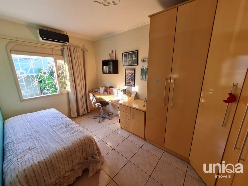 Casa com 4 quartos à venda, 290m2 em Duque de Caxias, Santa Maria - RS - imagem 9 Foto 9 de Casa com 4 quartos à venda, 290m2 em Duque de Caxias, Santa Maria - RS