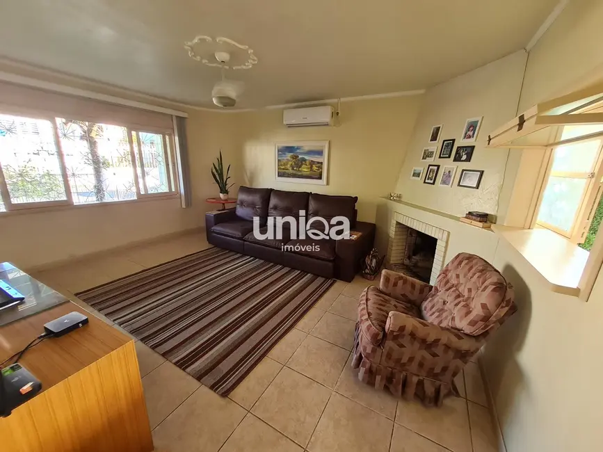 Foto 2 de Casa com 4 quartos à venda, 290m2 em Duque de Caxias, Santa Maria - RS