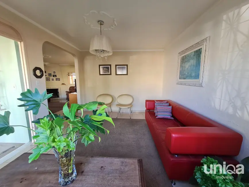 Casa com 4 quartos à venda, 290m2 em Duque de Caxias, Santa Maria - RS - imagem 3 Foto 3 de Casa com 4 quartos à venda, 290m2 em Duque de Caxias, Santa Maria - RS