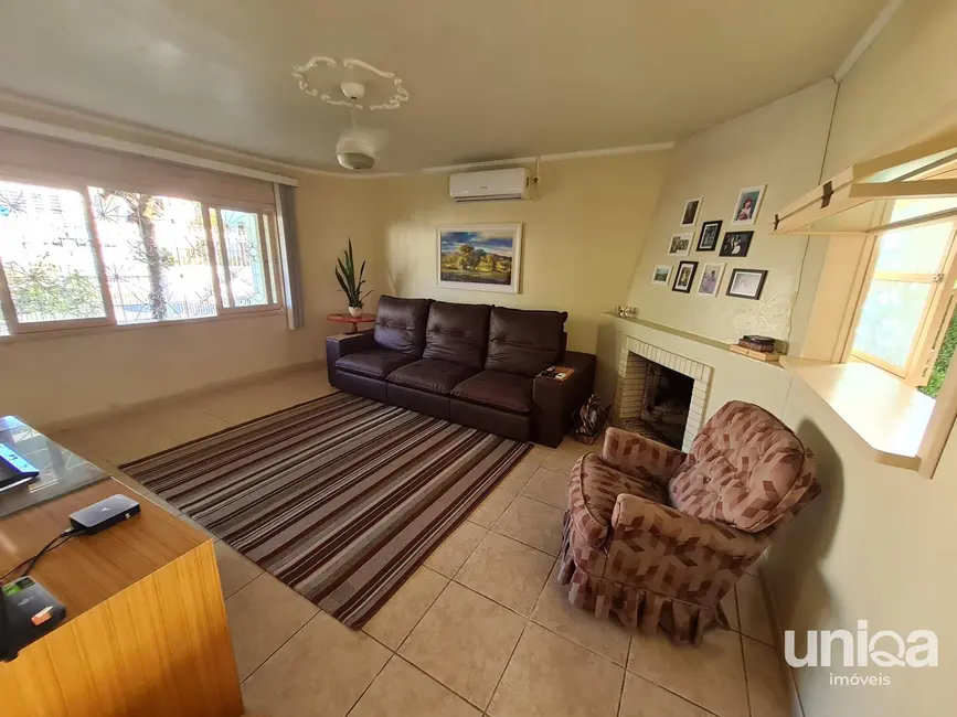 Casa com 4 quartos à venda, 290m2 em Duque de Caxias, Santa Maria - RS - imagem 2 Foto 2 de Casa com 4 quartos à venda, 290m2 em Duque de Caxias, Santa Maria - RS