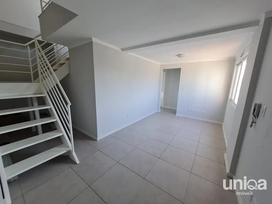 Foto 2 de Cobertura com 2 quartos à venda, 120m2 em Nossa Senhora Medianeira, Santa Maria - RS